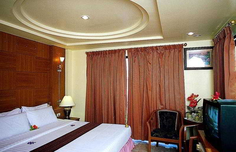 Phi Phi Hotel Extérieur photo