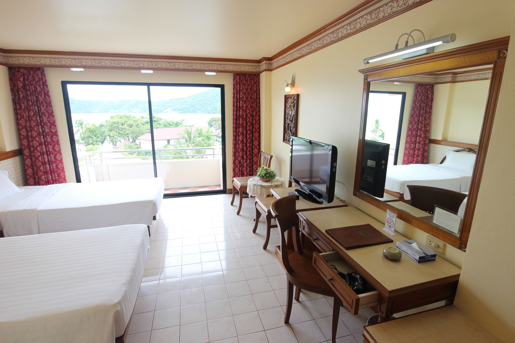 Phi Phi Hotel Extérieur photo