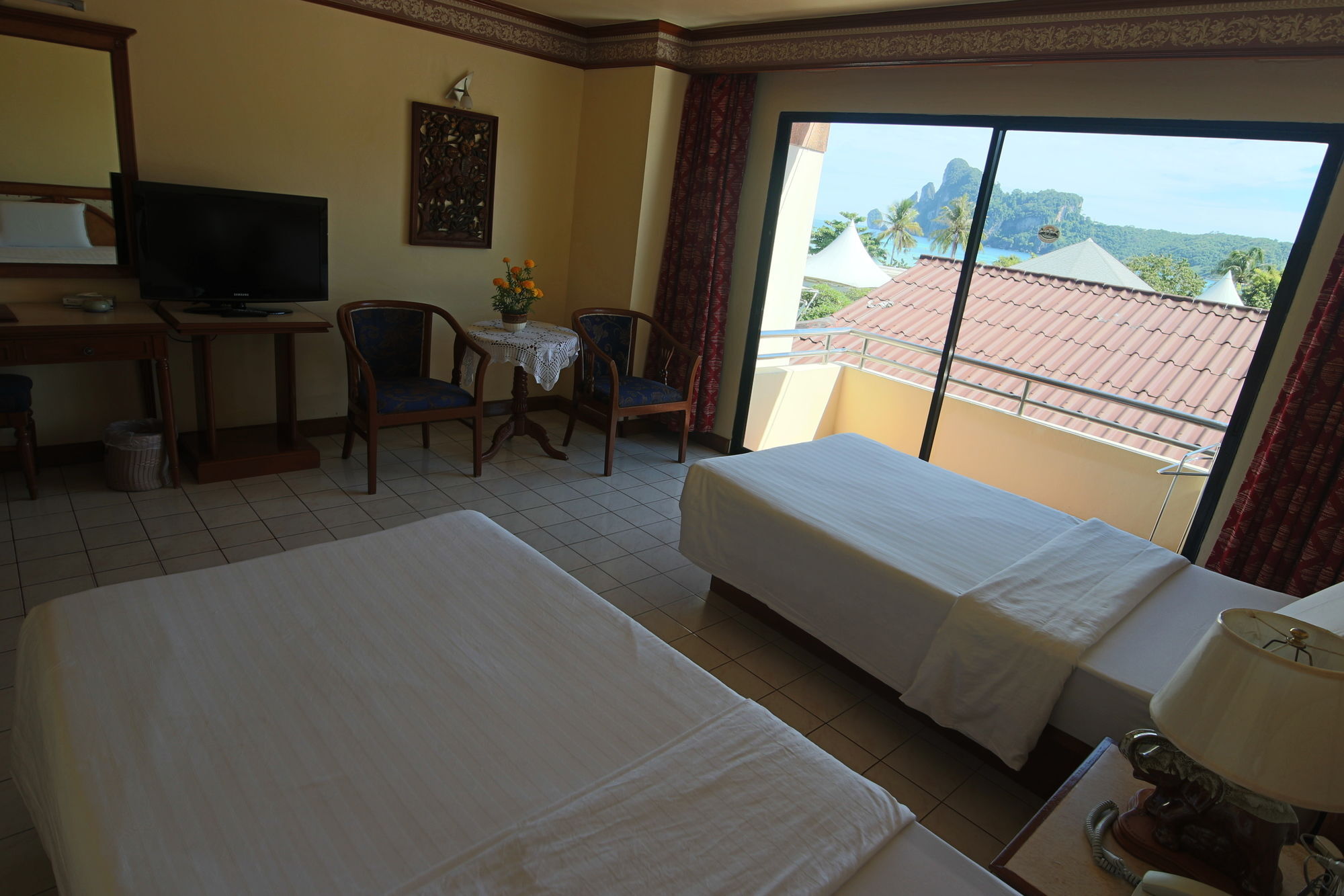 Phi Phi Hotel Extérieur photo