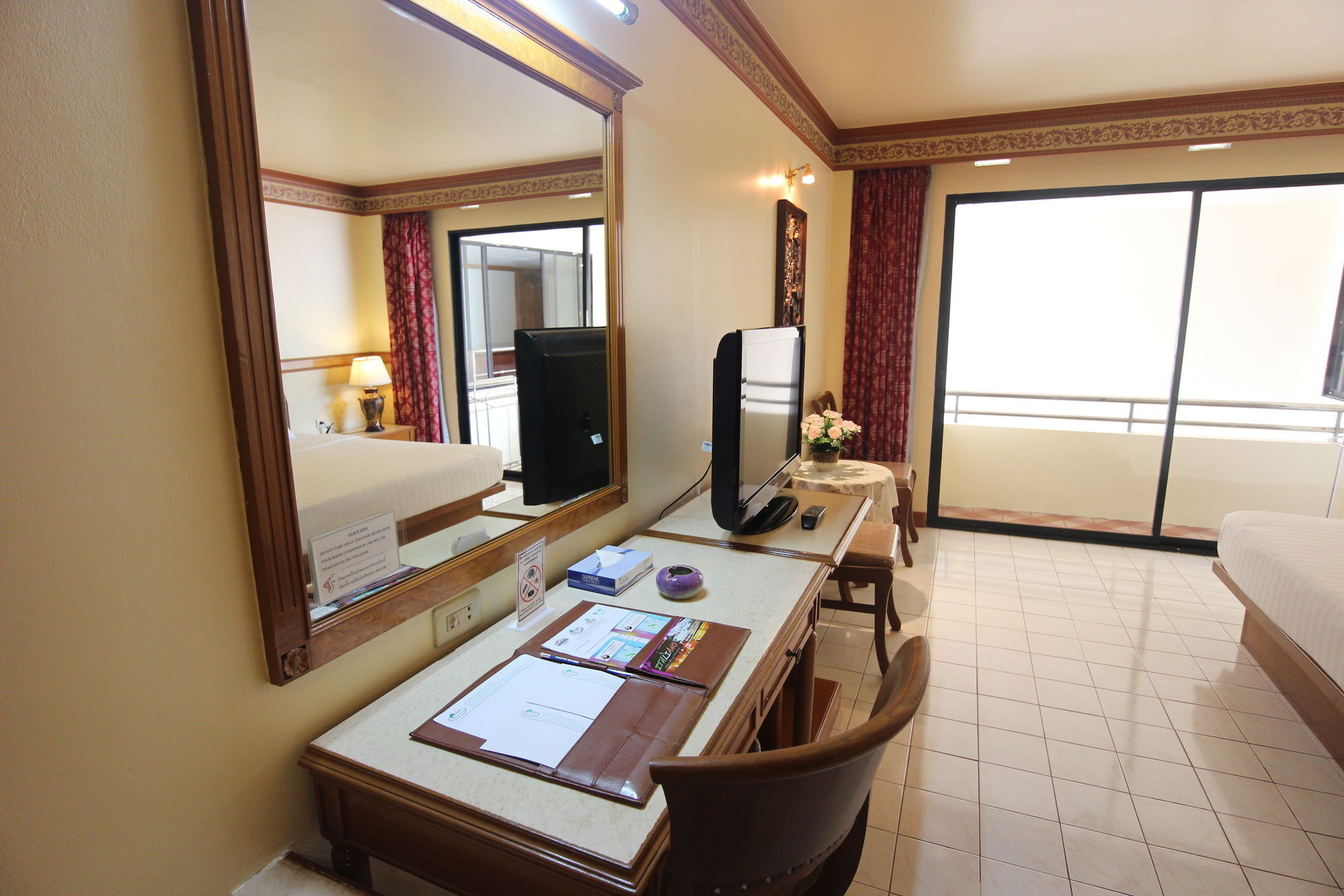 Phi Phi Hotel Extérieur photo