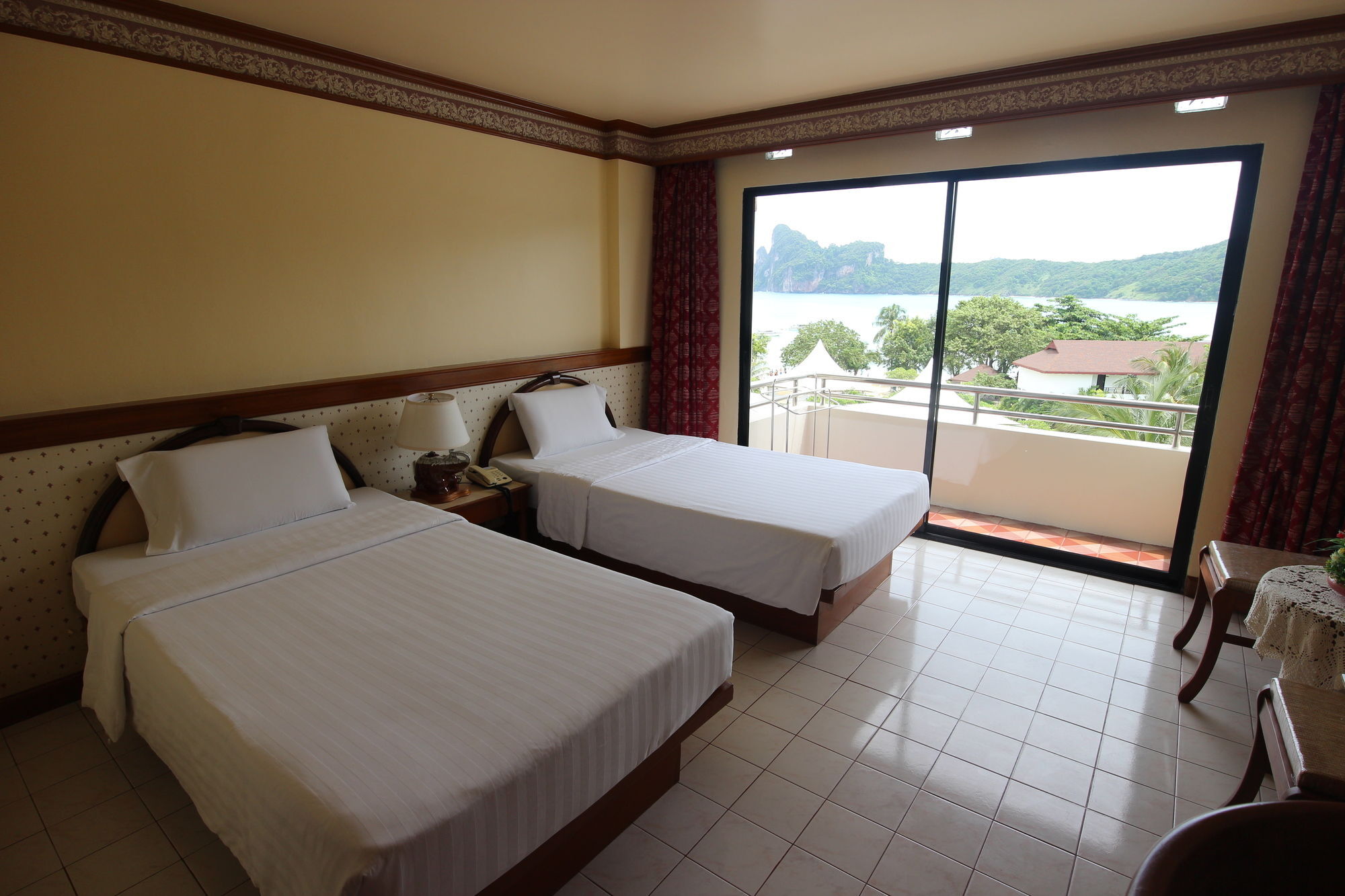 Phi Phi Hotel Extérieur photo