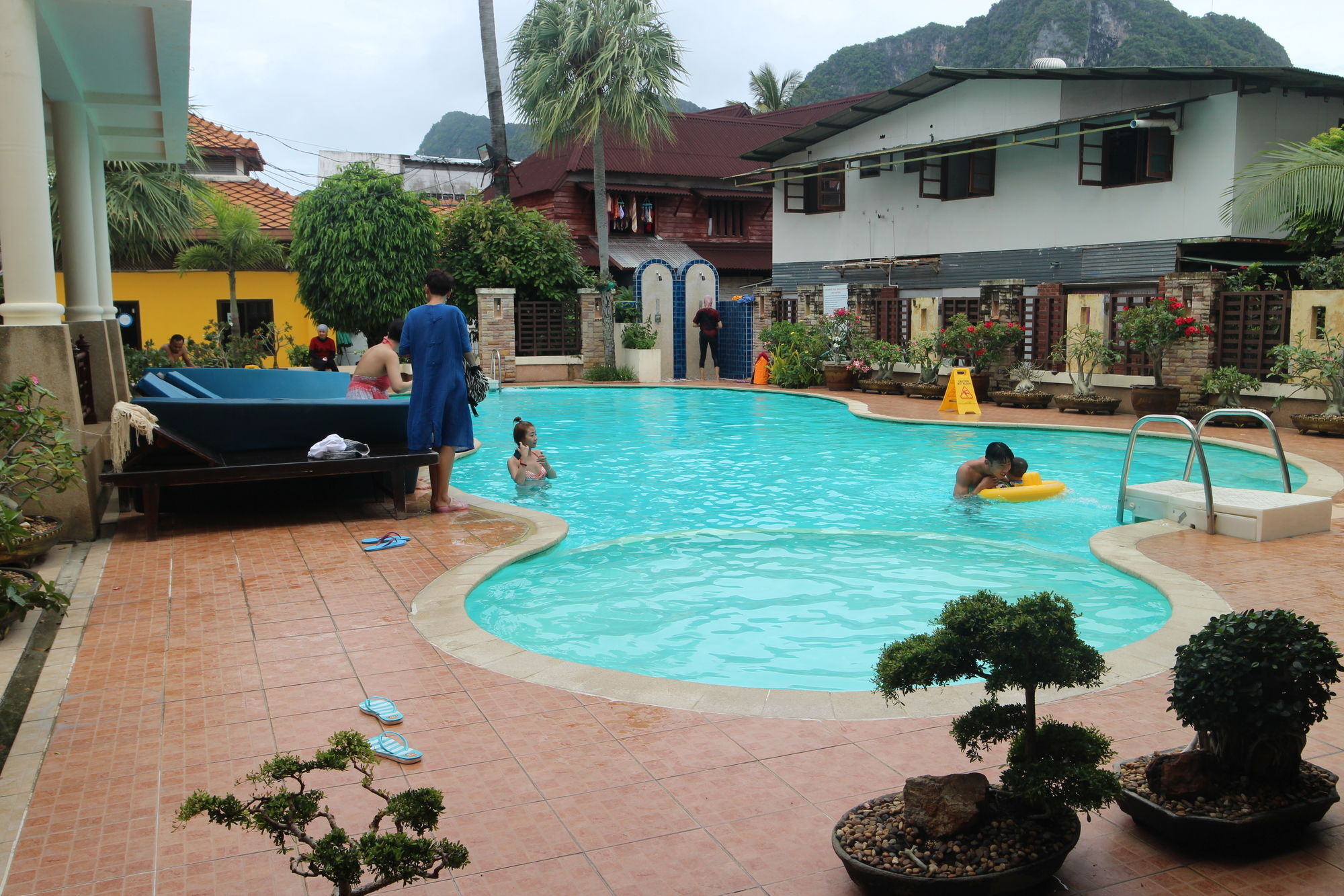 Phi Phi Hotel Extérieur photo