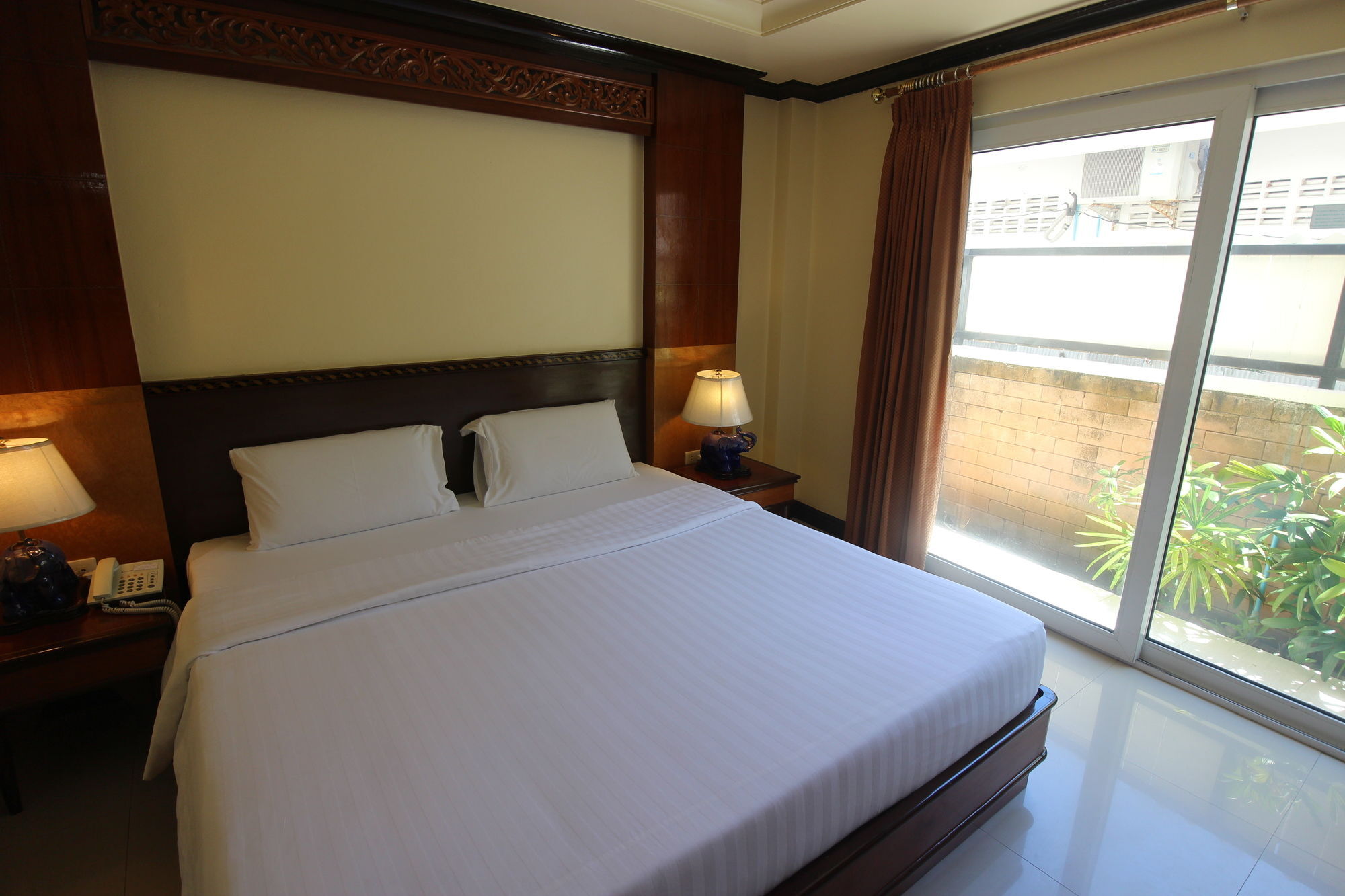 Phi Phi Hotel Extérieur photo