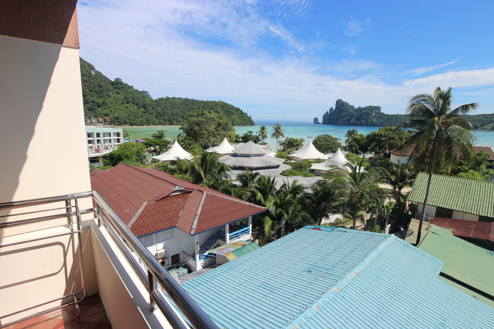 Phi Phi Hotel Extérieur photo